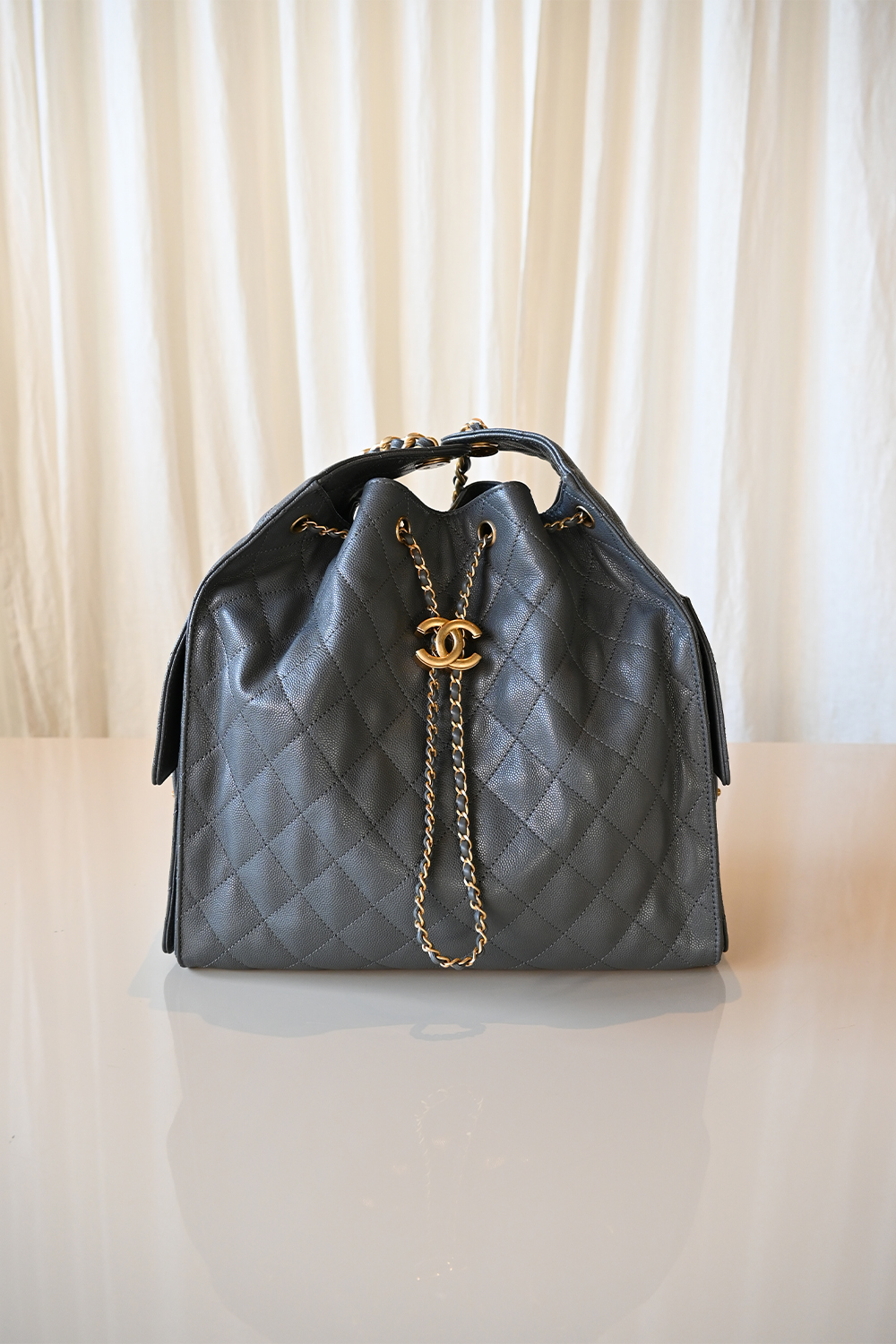 Chanel 25 Medium hobo bag | dark grey