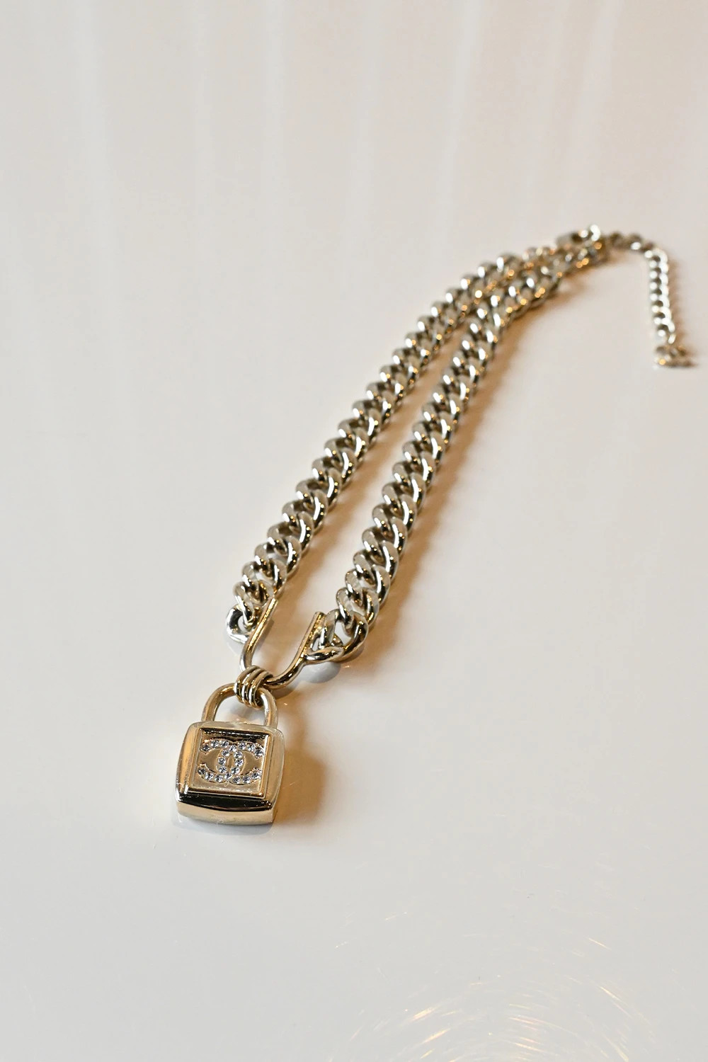 Chanel CC lock necklace | A23 P